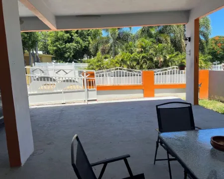 La parguera 3 bed 1 bath 1 min walk from el "Poblado" restaurant, bars Hoteles en Parguera