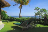 Villa Bundar: fabulous beachfront villa with pool and with staff! 세리릿 호텔