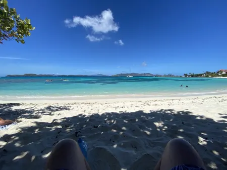 Luxury Condo at Crystal Cove Saint Thomas USVI Sleeps 5 Отели рядом с достопримечательностью «Terminal 1 of Cyril E. King Airport»