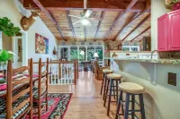Highlands Hideaway Two Blocks from Main Street