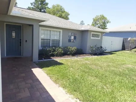 Beautiful 3 BR Home|Saltwater Pool|Fenced Yard|8 Min to Weeki Wachee River Отели в г. Эрнандо