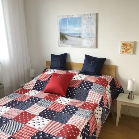 3-Zi. Penthouse apartment with roof terrace and balcony directly on the marina and beach