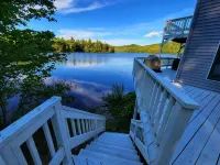 Waterfront Ski Resort Cottage, Arcade Game, Winter Sanctuary Các khách sạn ở Springfield