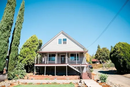 Charming and Updated Home Next to Downtown