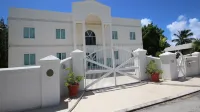 Tranquil 3 bedroom garden-view unit with direct access to the pool