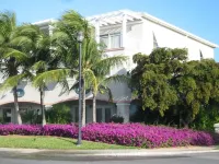 Grace Bay Prime Location 2 Bedroom Condo with Beach, Pool and Tennis access!!