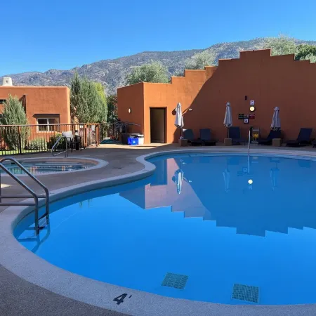 Large Lakefront 3 Bed Condo With Gorgeous Osoyoos Lake and Mountain Views