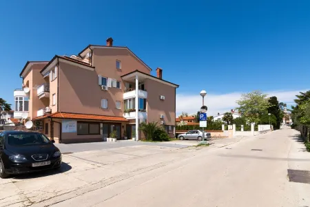 Apartment Medulin, 200 m from the sea, 600 m from the sandy beach Отели в г. Медулин