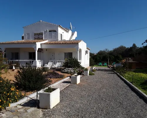 Villa in Algarve with complete privacy Hotels in Moncarapacho