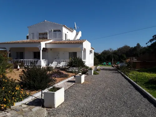 Villa in Algarve with complete privacy Hotels in Moncarapacho