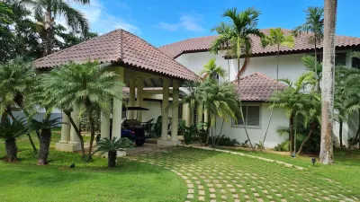 Luxurious Golf view Villa Hotels in 