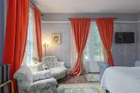 Charming Inn Steps away from Downtown Warwick only an Hour away from NYC