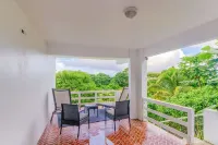 Mountain Top Hideaway, Pool & Stunning views