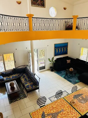 In Saly on the small coast house of 450 m2, with 5 bedrooms and private pool Отели в г. Сали