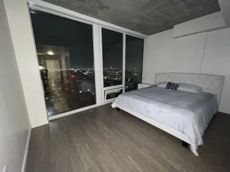 Downtown Los Angeles luxury high rises Отели в г. Парамаунт