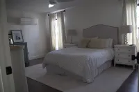 Downtown Bourbon Black Swan House