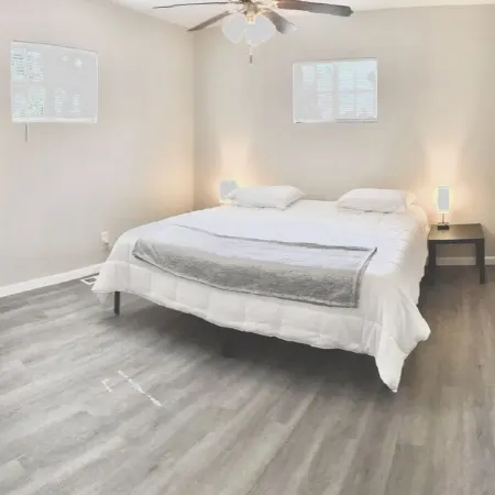 Blue Bungalow with King bed by the lake