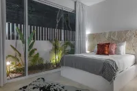 6 BR VILLA WITH 3 JACUZZI AND POOL