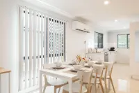 Smart Suites Self Check-in Apartments - 21 Darnley Hotels in Darra