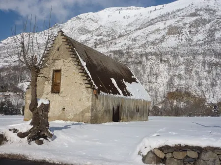 CAMPAN Authentic thatched barn, completely renovated, very comfortable