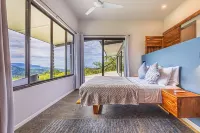 New Luxury Home - 180 degree Ocean Views - Pool/Hot tub  -Sleeps 11 - Chef avail