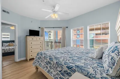 6 Bedroom Retreat Near the Waves