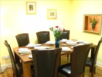 Intl Townhouse Apt on The Crescent: perfect for walking everywhere!