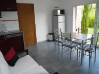 Bas de Villa sur Grand Jardin Privatif Gazonné, Entrée Indépendante Hotel a Sollies-Toucas