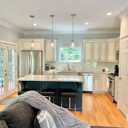 Modern House in Clifton Gaslight - 3 BR 3BA with Walkable Shops and Restaurants
