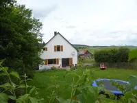 Detached and spacious house with large garden