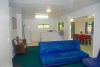 Muri Beach House - Right on the Beach Perfect for families