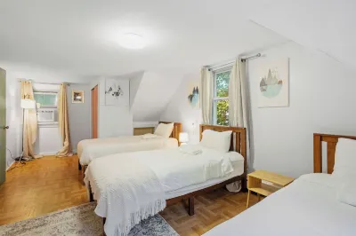 5BD/2BA Cabin-Style Home in the Heart of Norwich, Close to Casinos Hotels near Gallery at the Wauregan
