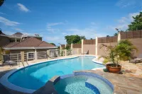 The Sun Seeker Villa Ja Luxury10 bedrooms. Fully staffed. Great for large groups - 5-Star