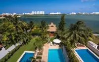 Luxury Waterfront Villa with private gym and cinema