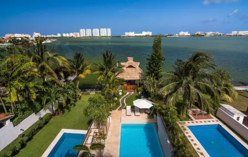 Luxury Waterfront Villa with private gym and cinema