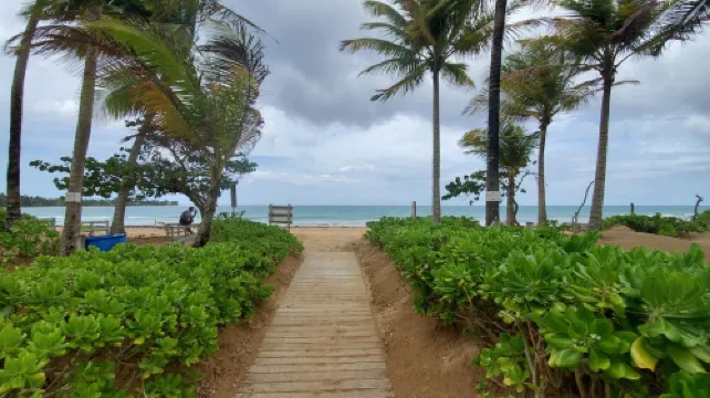 Amazing beachfront apartment on the beach サルサルのホテル