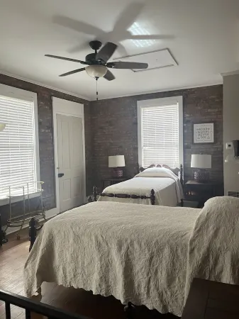 The Annex- One of the oldest buildings in Natchez Отели в г. Натчез