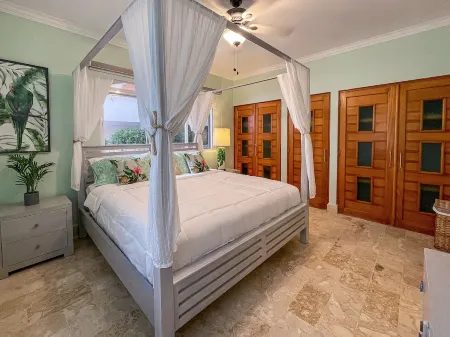 40 steps to Bavaro beach.5 walk to shops, newly renovated