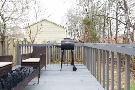 KING BD, Downtown Alpharetta, Spacious, & Renovated