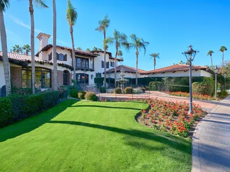 Monterey County Club Gem, 2 mi from El Paseo! Near shuttle for Stagecoach/ella Отели рядом с достопримечательностью «Melissa Morgan Fine Art Gallery»