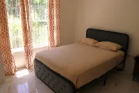 Charming 1-bedroom apt with AC and WiFi in Clarkescourt Bay near to the Marina. Các khách sạn ở 