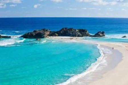 #1 Reviewed Pristine Private Beachfront Villa, Full Laundry & Kitchen, WiFi, A/C