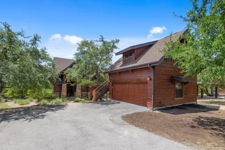 Pickleball & Resort Style Pool - Lake Travis Hill Country Luxury Cabin @ Hollows