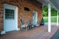 Clear Sky Cottage - A Spacious 1 BR Cottage Close to Charlottesville & Wineries.