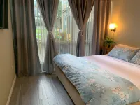 Beach Bliss Oceanfront King Suite!  Stunning View, Pool & Hot Tub. Fall Rates.