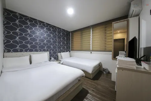 CL HOTEL