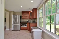 Lovely 2 bedroom- kitchenette