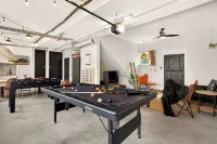 Downtown, 6 kings, Sleeps 14+, Game Room,  Courtyard, Hot Tub