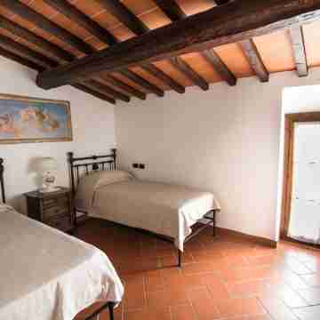 House with garden in the hills of Chianti Rooms