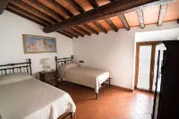 House with garden in the hills of Chianti Hotels in Montespertoli